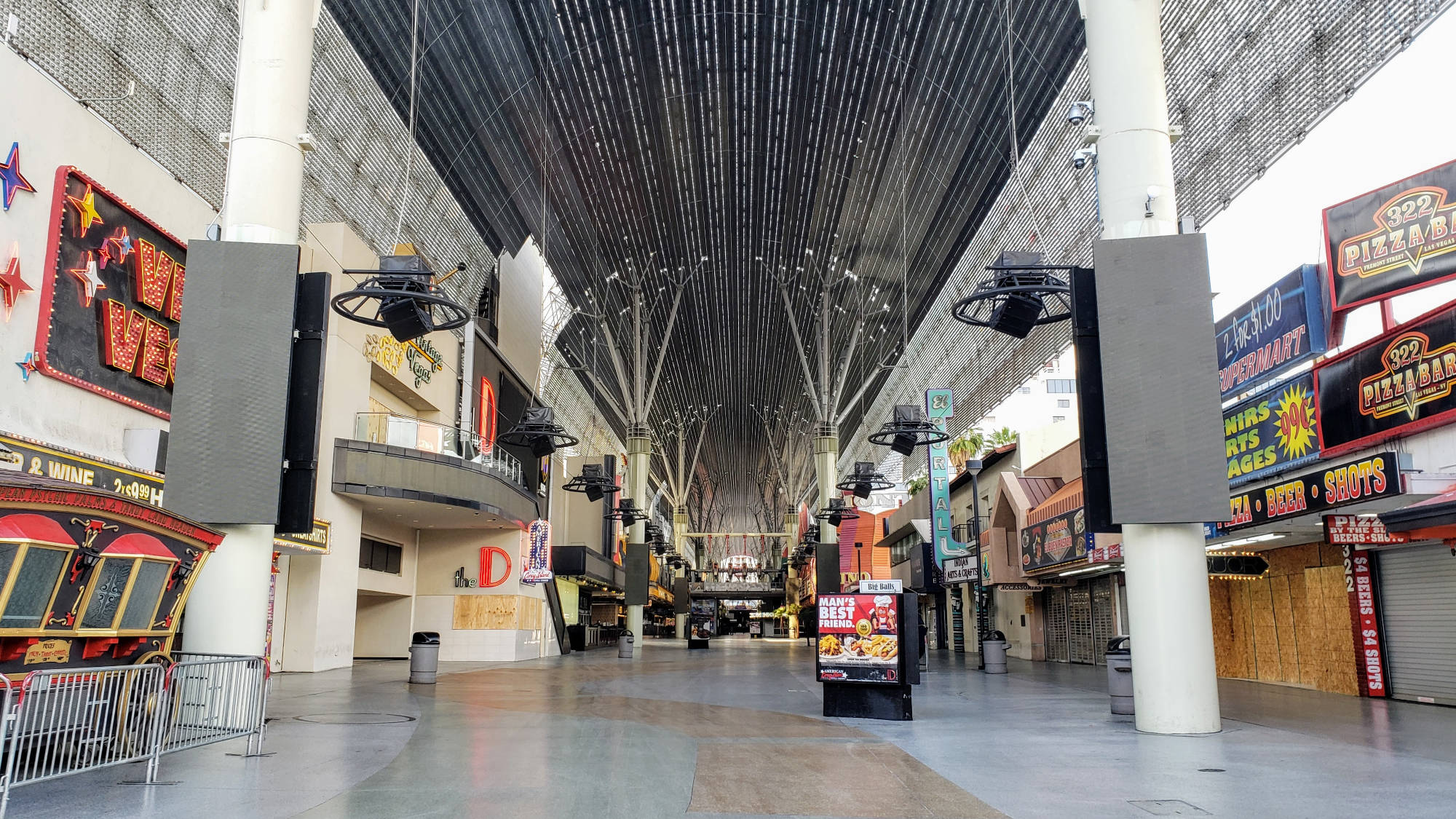 Fremont Street Las Vegas selama Penguncian Virus Corona